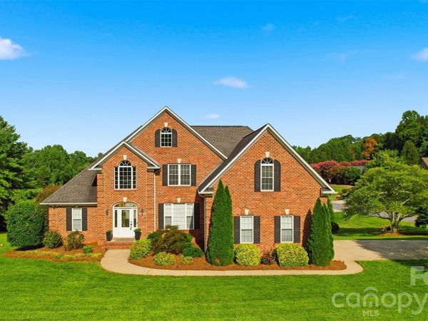 1064 Baker Barn Road , Hickory, NC 28602