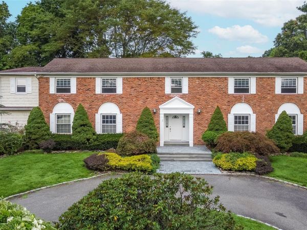 34 Lisa Court, Syosset, NY 11791