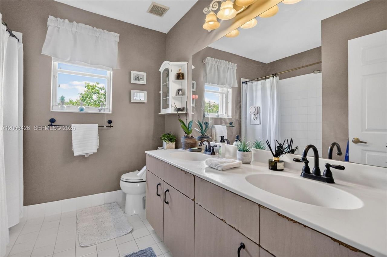 600 SW 167th Way, Pembroke Pines, FL 33027 Photo