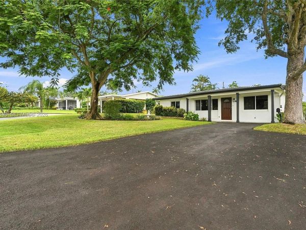 450 SW 1st St , Boca Raton, FL 33432
