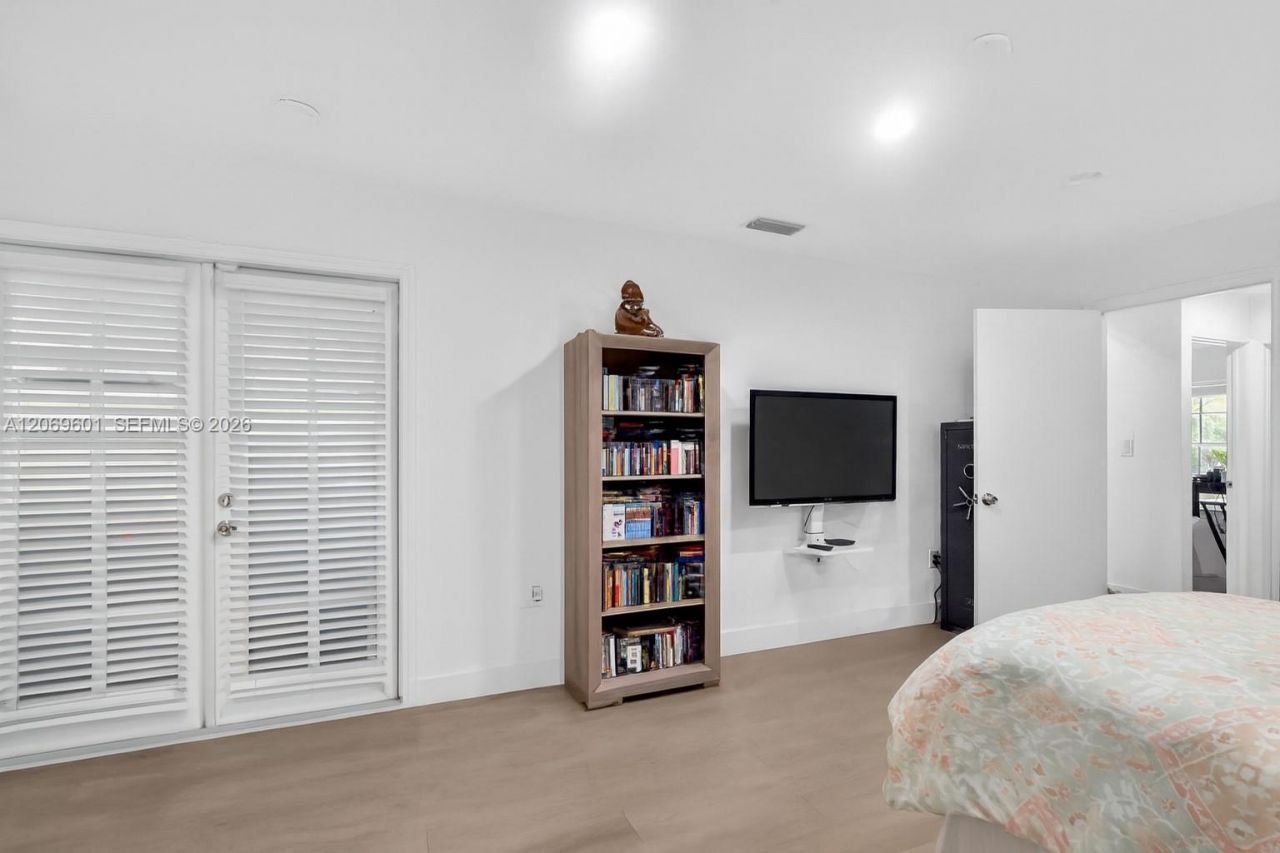 18847 NW 83rd Pl , Hialeah, FL 33015 Photo