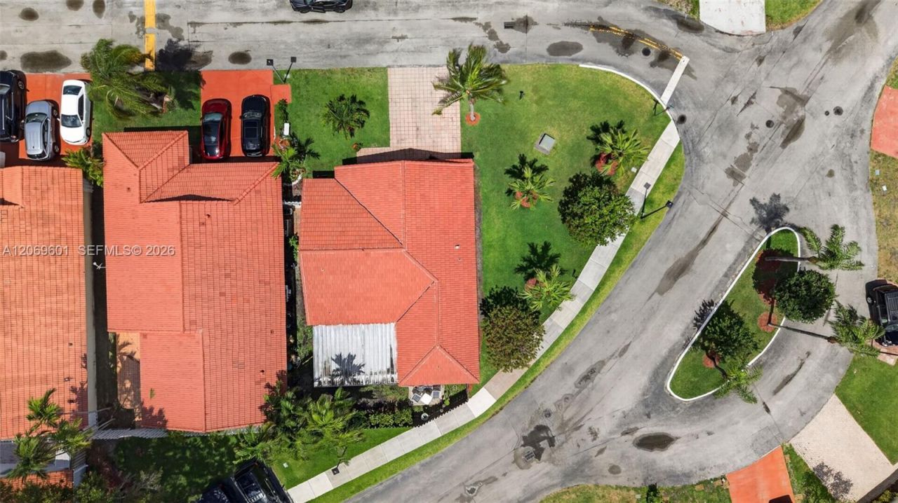 18847 NW 83rd Pl , Hialeah, FL 33015 Photo