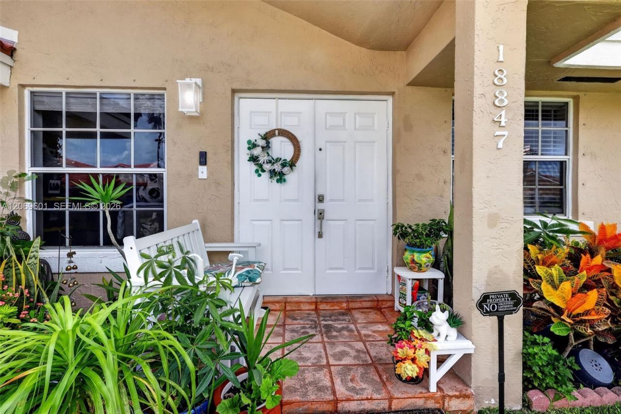 18847 NW 83rd Pl , Hialeah, FL 33015 Photo