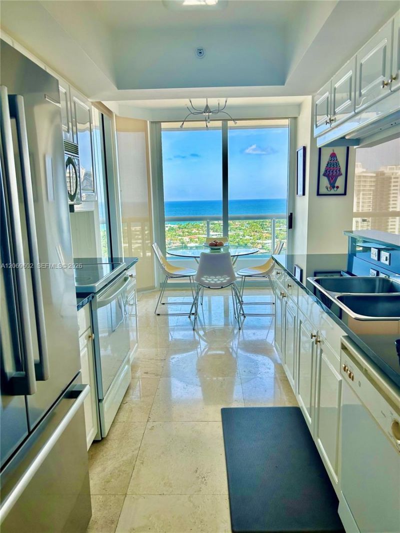 21055 Yacht Club Dr , Unit 2710, Aventura, FL 33180 Photo
