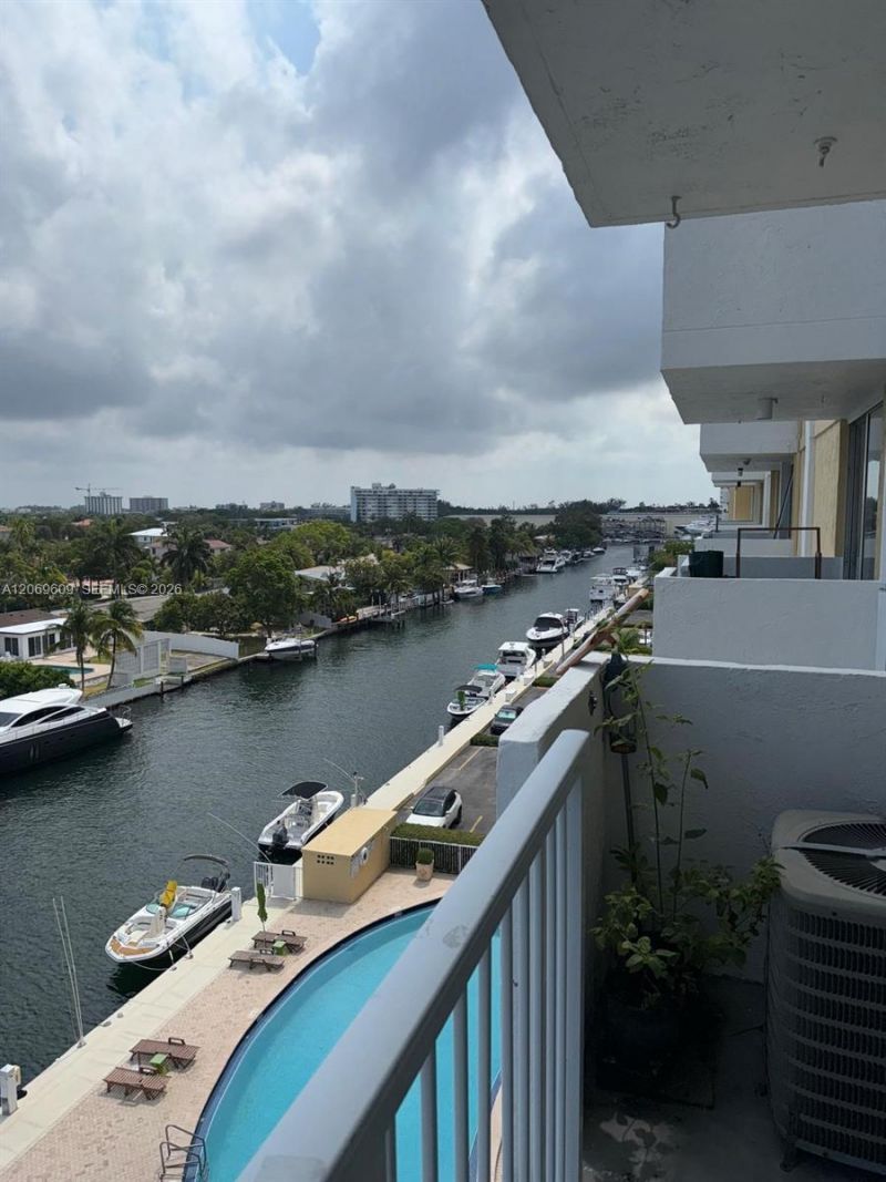 2020 NE 135th St , Unit 609, North Miami, FL 33181 Photo