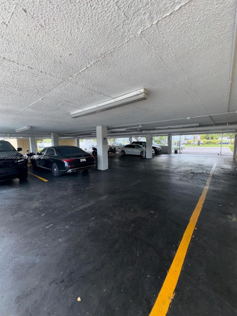 2020 NE 135th St , Unit 609, North Miami, FL 33181 Photo