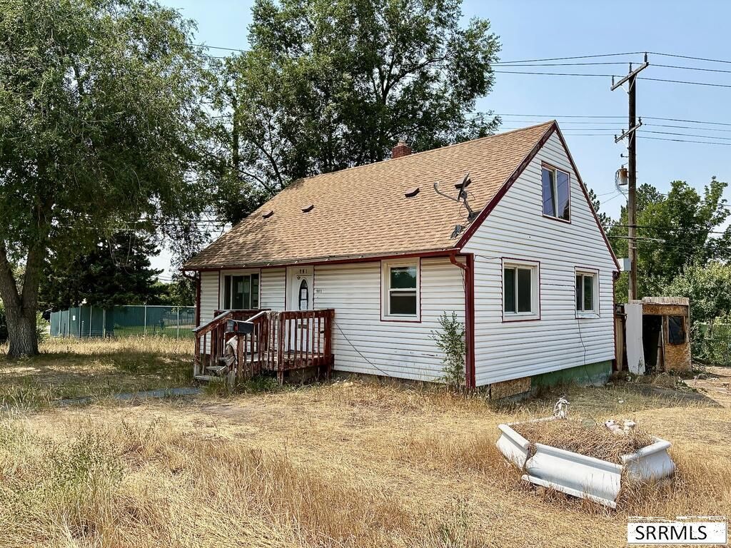 901 Royal Avenue, Idaho Falls, ID 83401 Main Photo