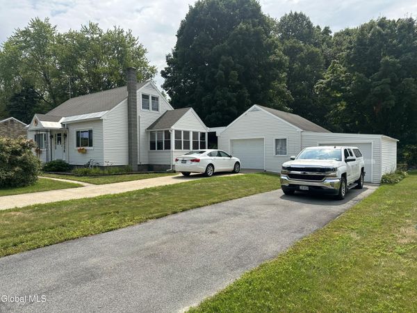 4 Kelly Avenue, Hudson Falls, NY 12839