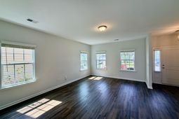 1518 Garrett Court  photo 4