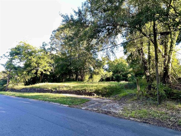 429 Maple St , Camden, AR 71701