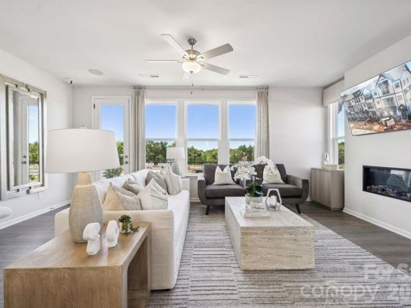 1904 Alexander Village Main Drive, Charlotte, NC 28262