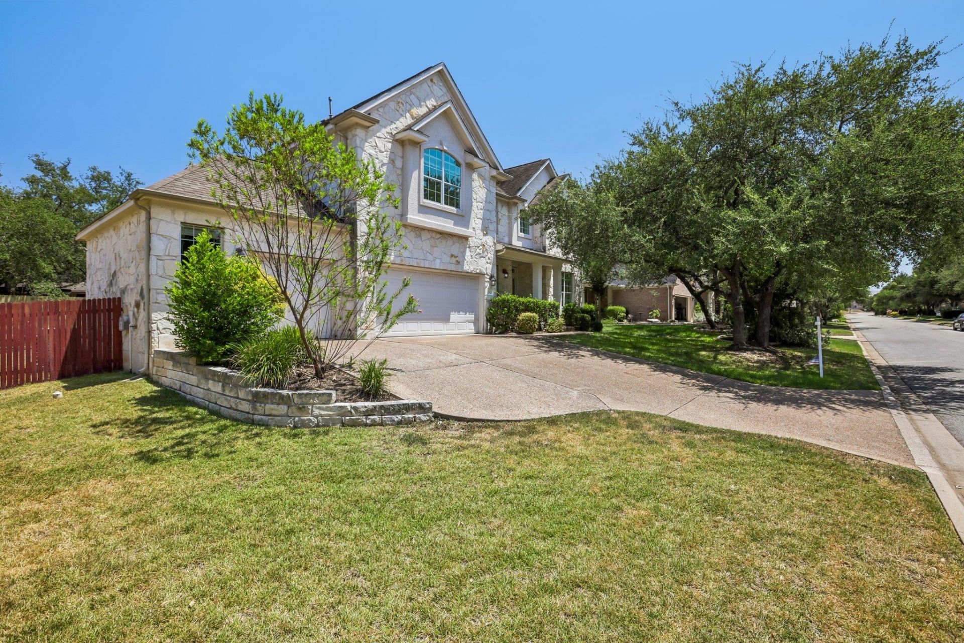 2521 Lipizzan Dr, Austin, TX 78732 Main Photo