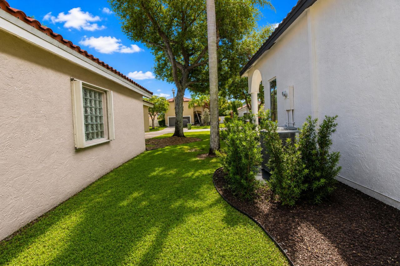 261 SW 178th Way, Pembroke Pines, FL 33029 Photo
