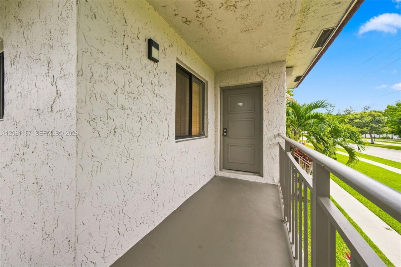 16257 Saddle Club Rd , Unit 201, Weston, FL 33326 Photo