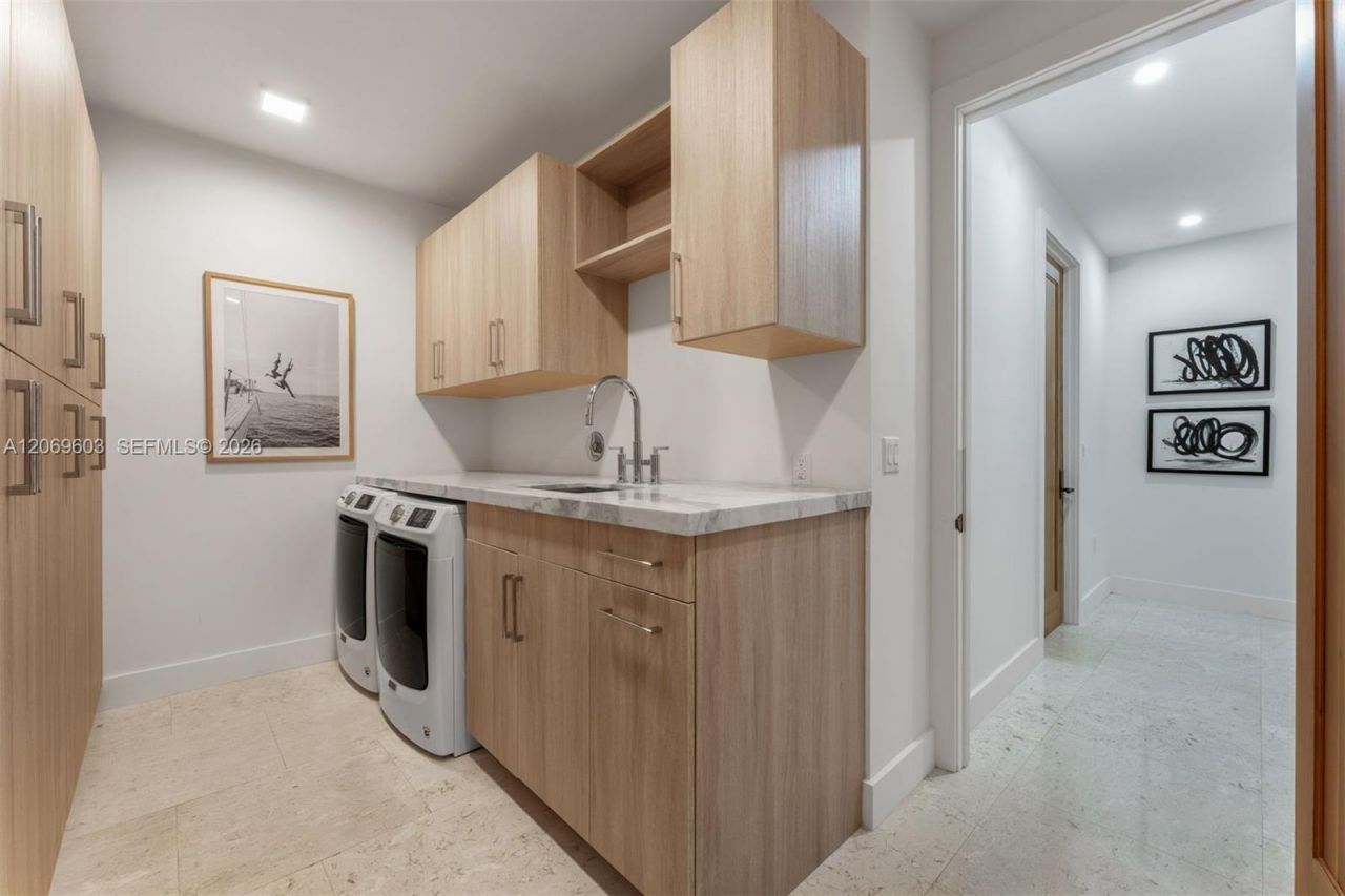 3581 E Glencoe St , Unit 302, Miami, FL 33133 Photo