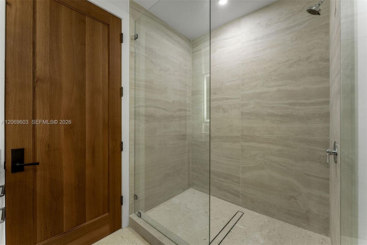 3581 E Glencoe St , Unit 302, Miami, FL 33133 Photo