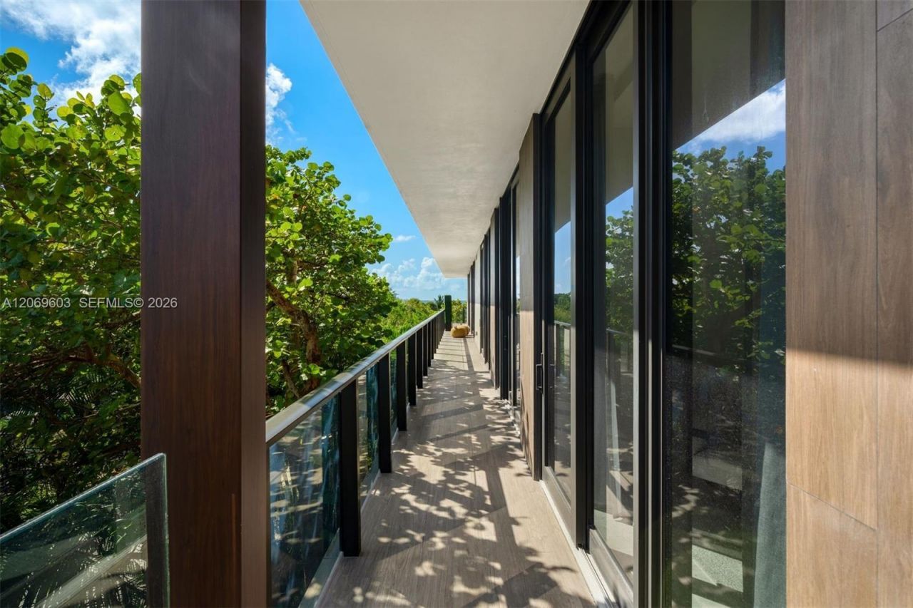 3581 E Glencoe St , Unit 302, Miami, FL 33133 Photo