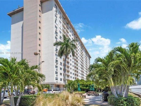 400 Kings Point Dr , Unit 316, Sunny Isles Beach, FL 33160