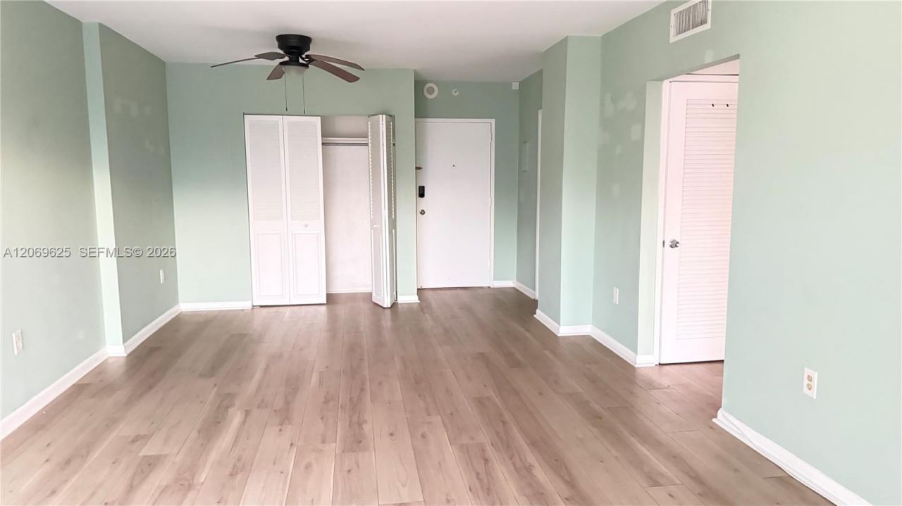 400 Kings Point Dr, Unit 316, Sunny Isles Beach, FL 33160 Photo