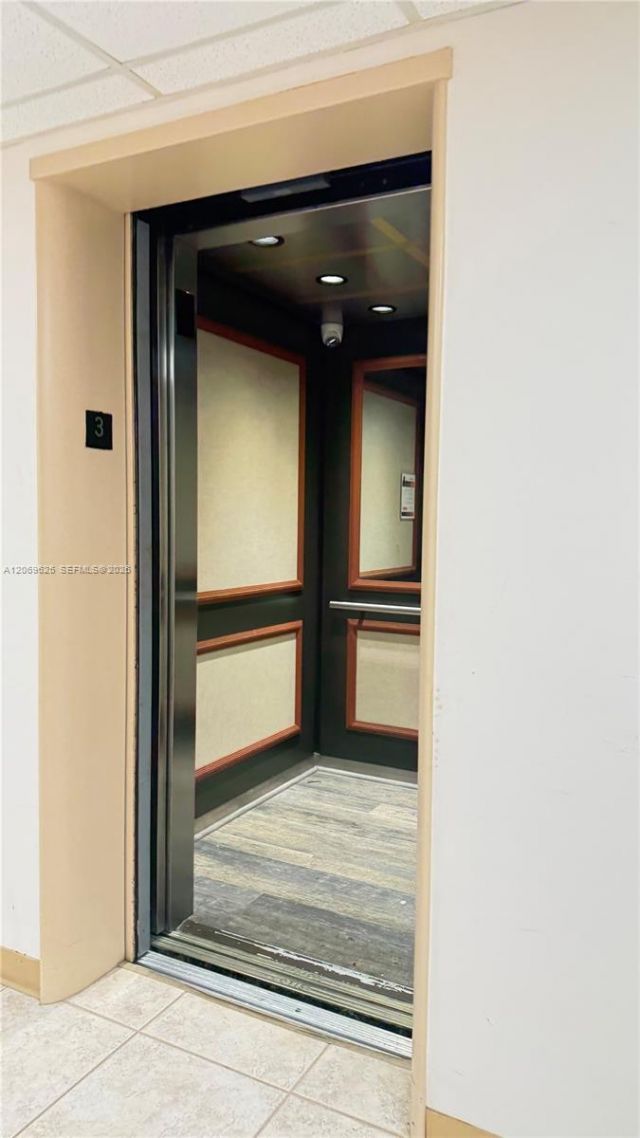 400 Kings Point Dr, Unit 316, Sunny Isles Beach, FL 33160 Photo