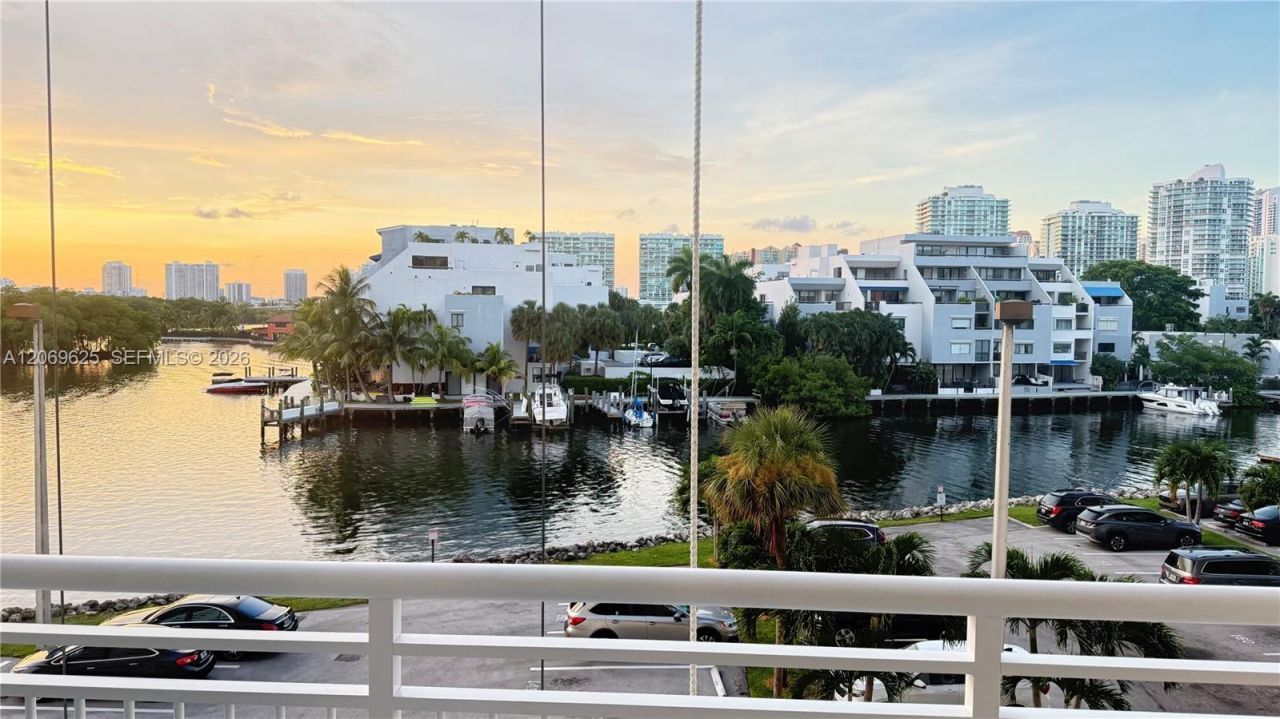 400 Kings Point Dr, Unit 316, Sunny Isles Beach, FL 33160 Photo