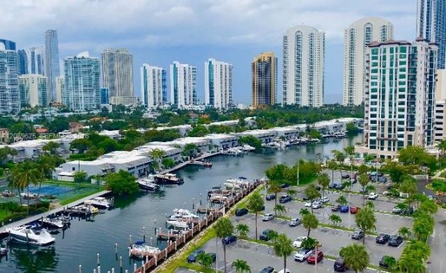 400 Kings Point Dr, Unit 316, Sunny Isles Beach, FL 33160 Photo
