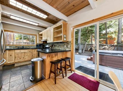 1685 Skyline Drive, South Lake Tahoe, CA 96150 Photo