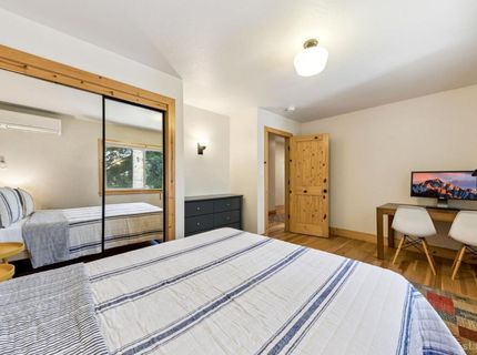 1685 Skyline Drive, South Lake Tahoe, CA 96150 Photo