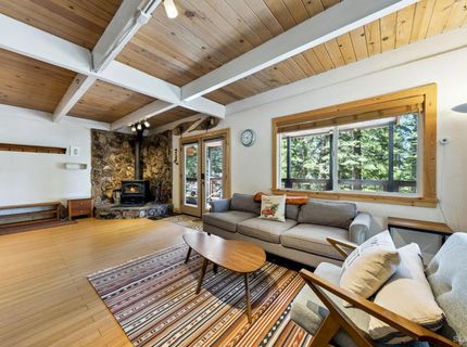 1685 Skyline Drive, South Lake Tahoe, CA 96150 Photo