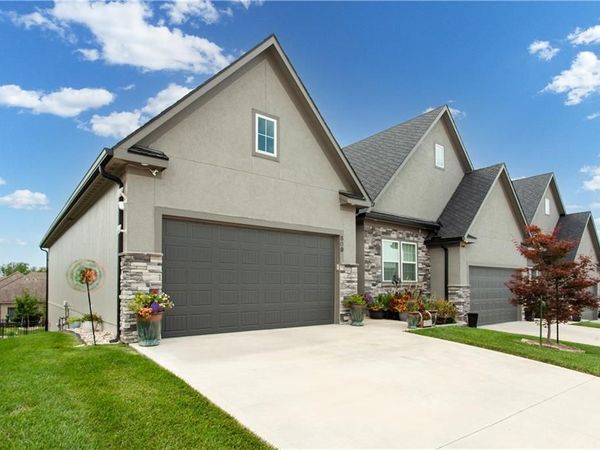 809 NE Algonquin Street, Lee's Summit, MO 64064