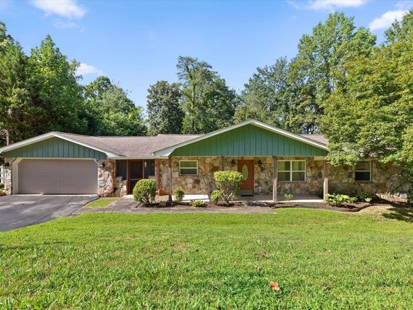 606 Oak Crest Lane, Hixson, TN 37343