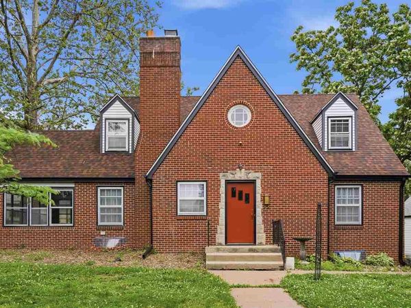 1119 Hyde Dr, Des Moines, IA 50315