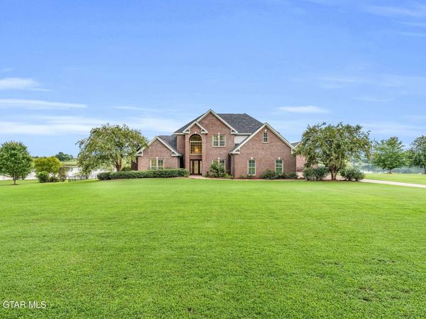487 Prairie Waters Drive, Columbus, MS 39701