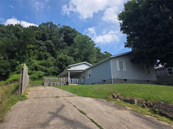 910 26th Street, Huntington, WV 25703