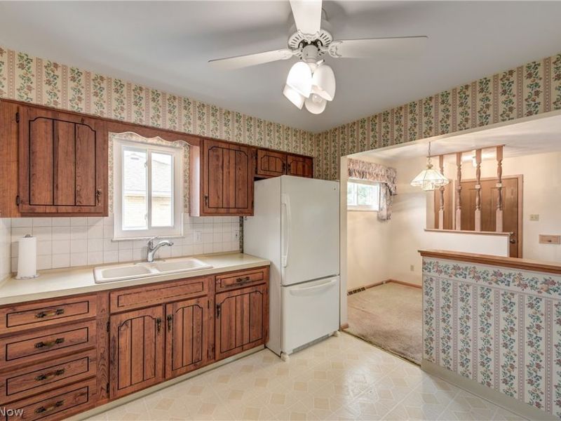 5615 Southington Drive, Parma, OH 44129 Photo 13