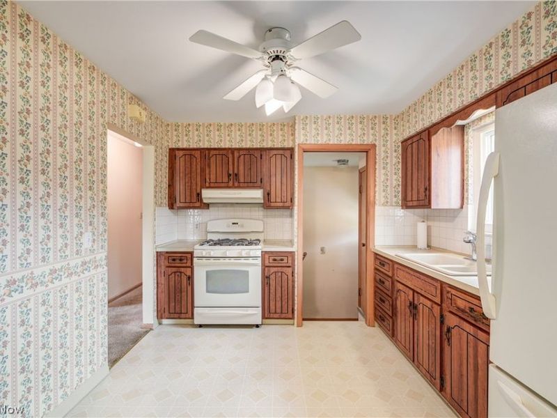 5615 Southington Drive, Parma, OH 44129 Photo 14