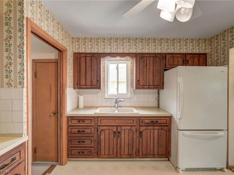 5615 Southington Drive, Parma, OH 44129 Photo 16