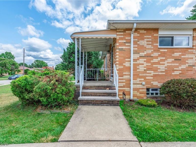 5615 Southington Drive, Parma, OH 44129 Photo 3