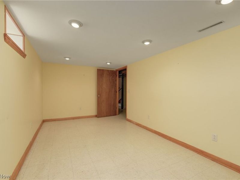 5615 Southington Drive, Parma, OH 44129 Photo 32