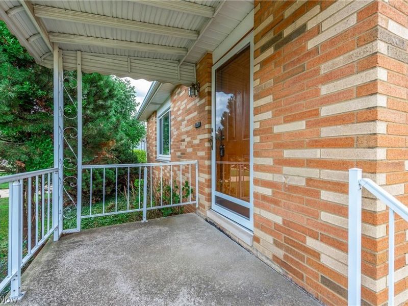 5615 Southington Drive, Parma, OH 44129 Photo 4