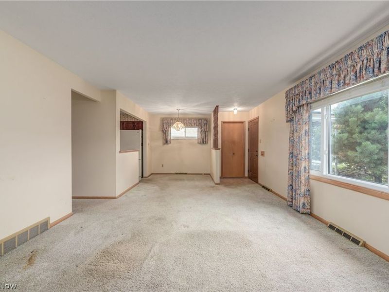 5615 Southington Drive, Parma, OH 44129 Photo 6