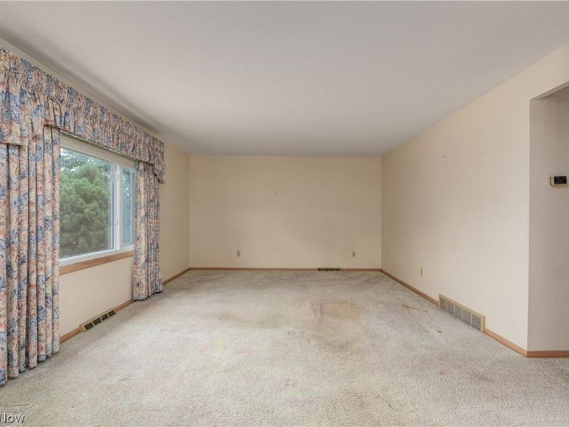 5615 Southington Drive, Parma, OH 44129 Photo 7