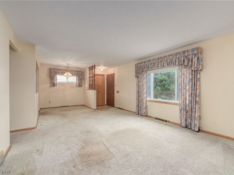 5615 Southington Drive, Parma, OH 44129 Photo 8