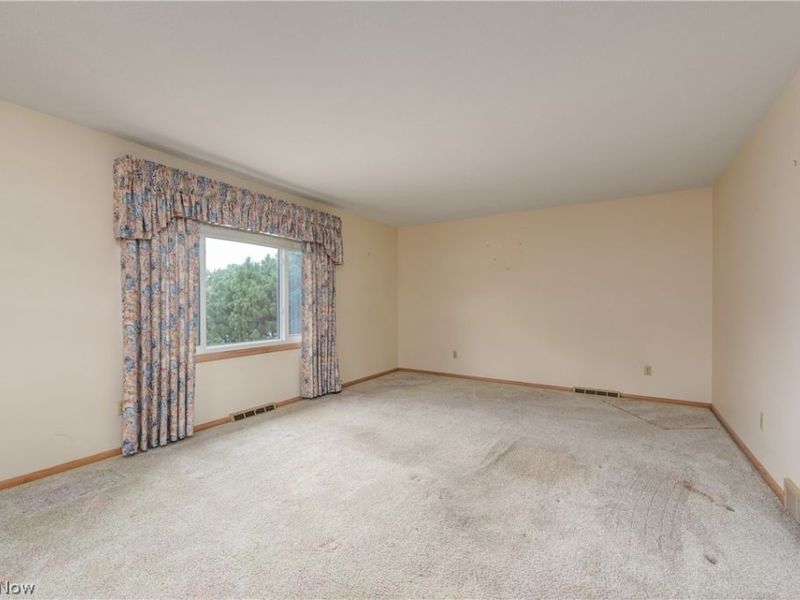 5615 Southington Drive, Parma, OH 44129 Photo 9