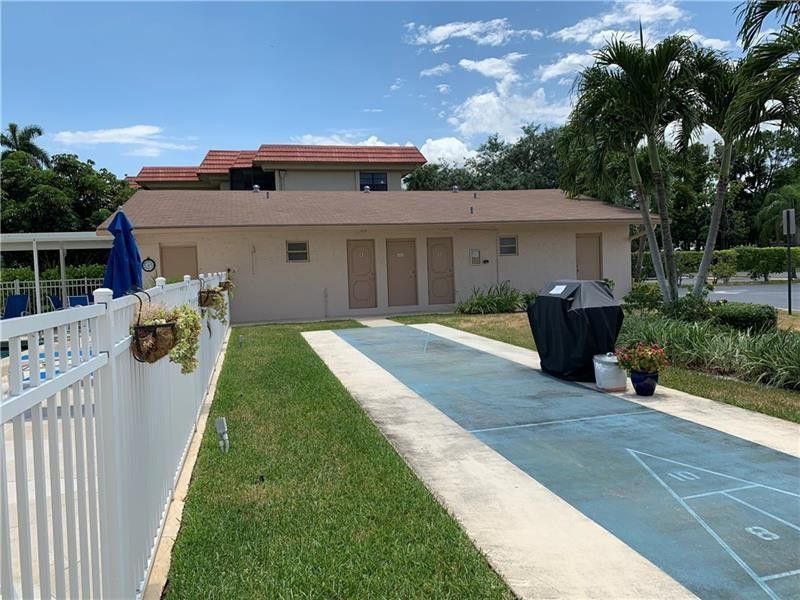 250 Jacaranda Drive, Unit 203, Plantation, FL 33324 Photo