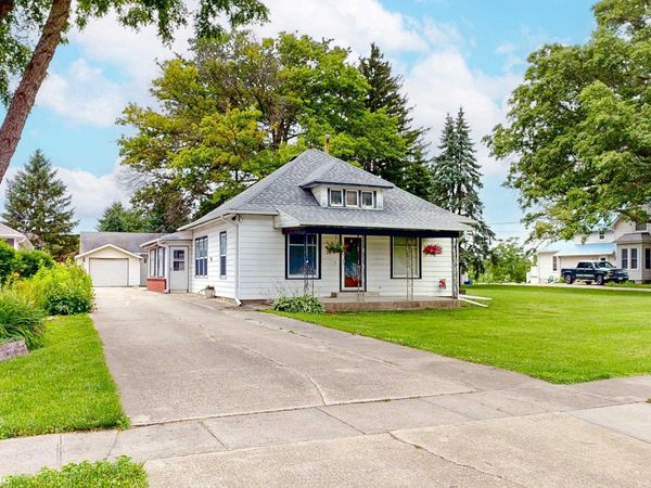 902 N Frost Avenue, Avoca, IA 51521