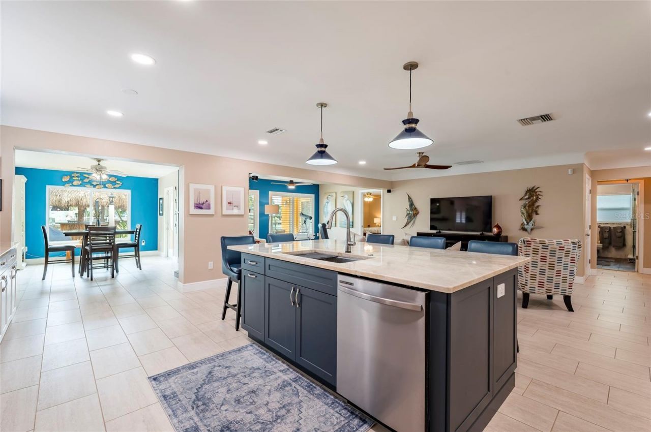 541 Crystal Drive, Madeira Beach, FL 33708 Photo