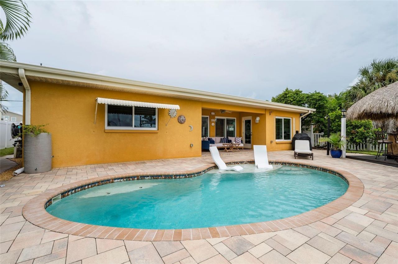 541 Crystal Drive, Madeira Beach, FL 33708 Photo