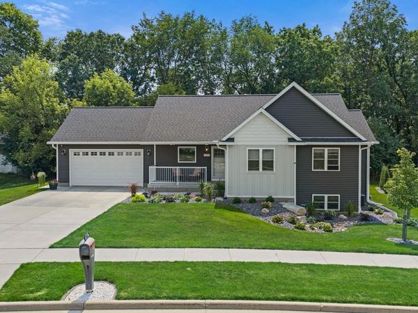 1002 Hay Creek Trail, Reedsburg, WI 53959