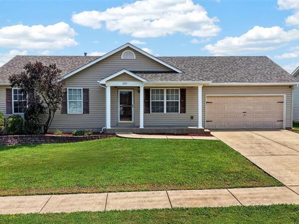225 Brookstone Creek Drive, Wentzville, MO 63385